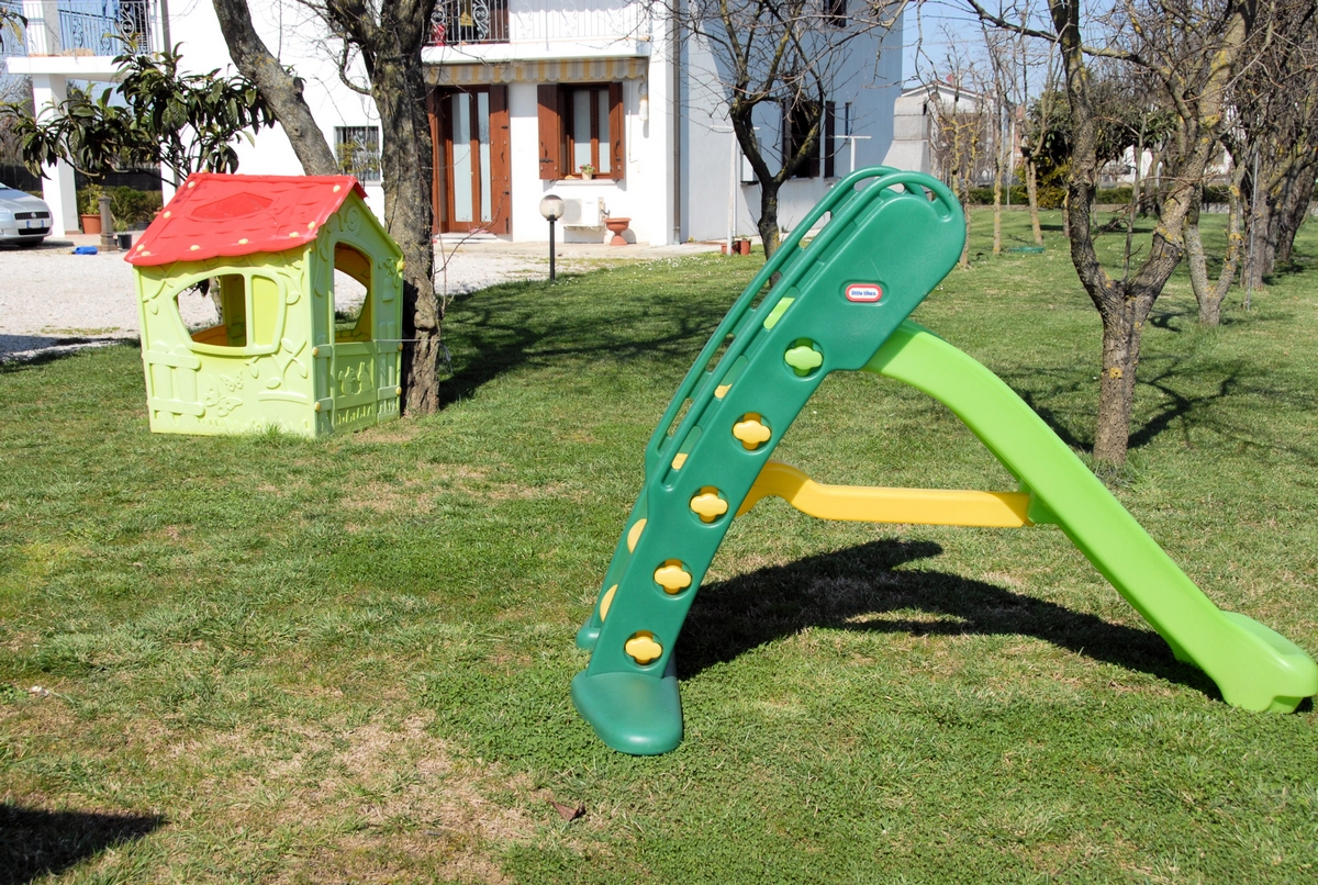 outside_giardino_giochi.jpg