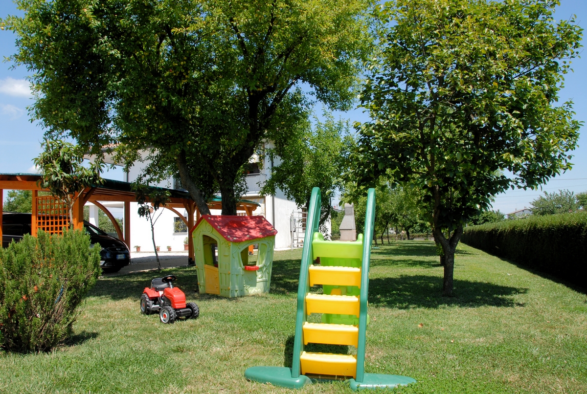 outside_giardino_giochi_02.jpg